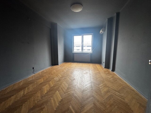 MagheruBirou de impact in centrul Bucurestiului langa Piata Romana.