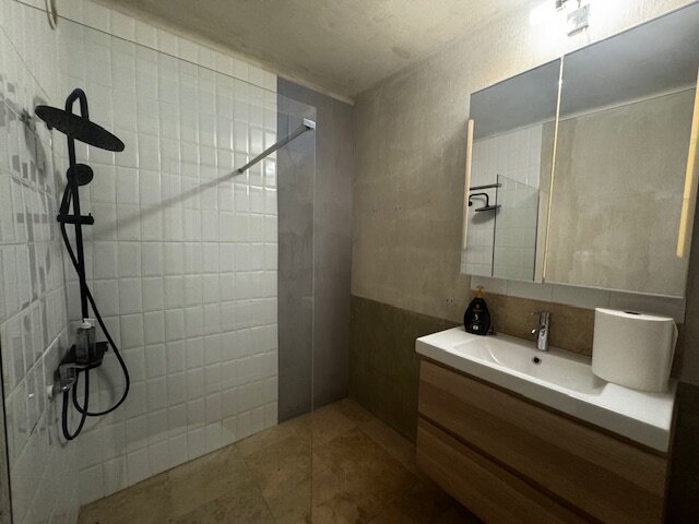 MagheruBirou de impact in centrul Bucurestiului langa Piata Romana.