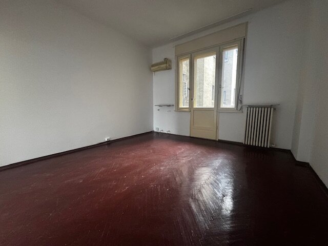 MagheruBirou de impact in centrul Bucurestiului langa Piata Romana.