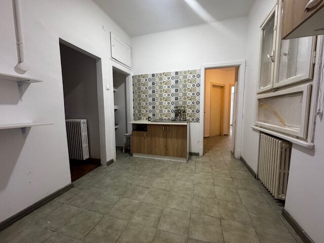 MagheruBirou de impact in centrul Bucurestiului langa Piata Romana.