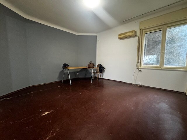 MagheruBirou de impact in centrul Bucurestiului langa Piata Romana.