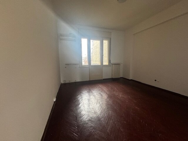 MagheruBirou de impact in centrul Bucurestiului langa Piata Romana.